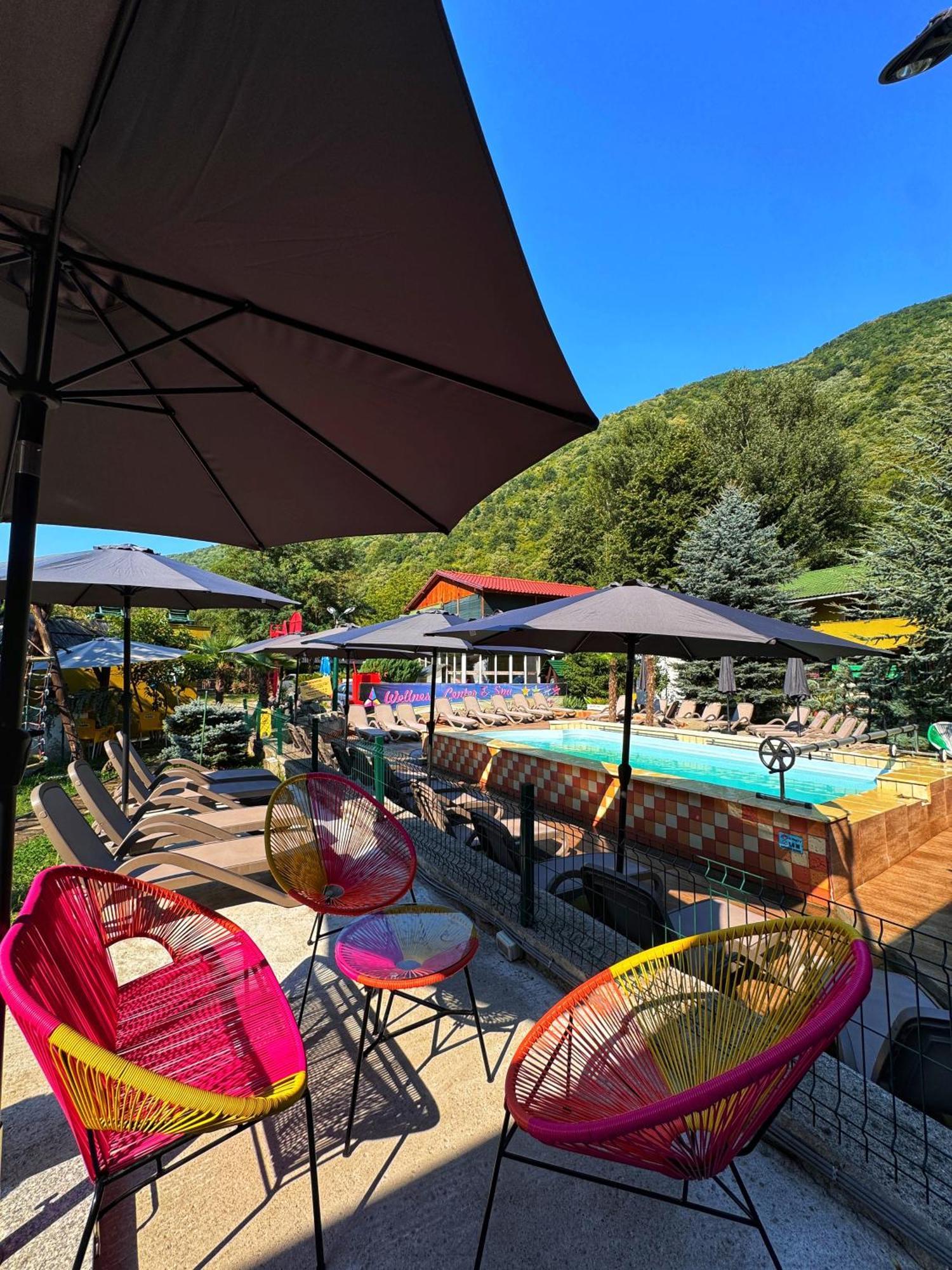 Pensiunea El Plazza Baile Herculane Luaran gambar