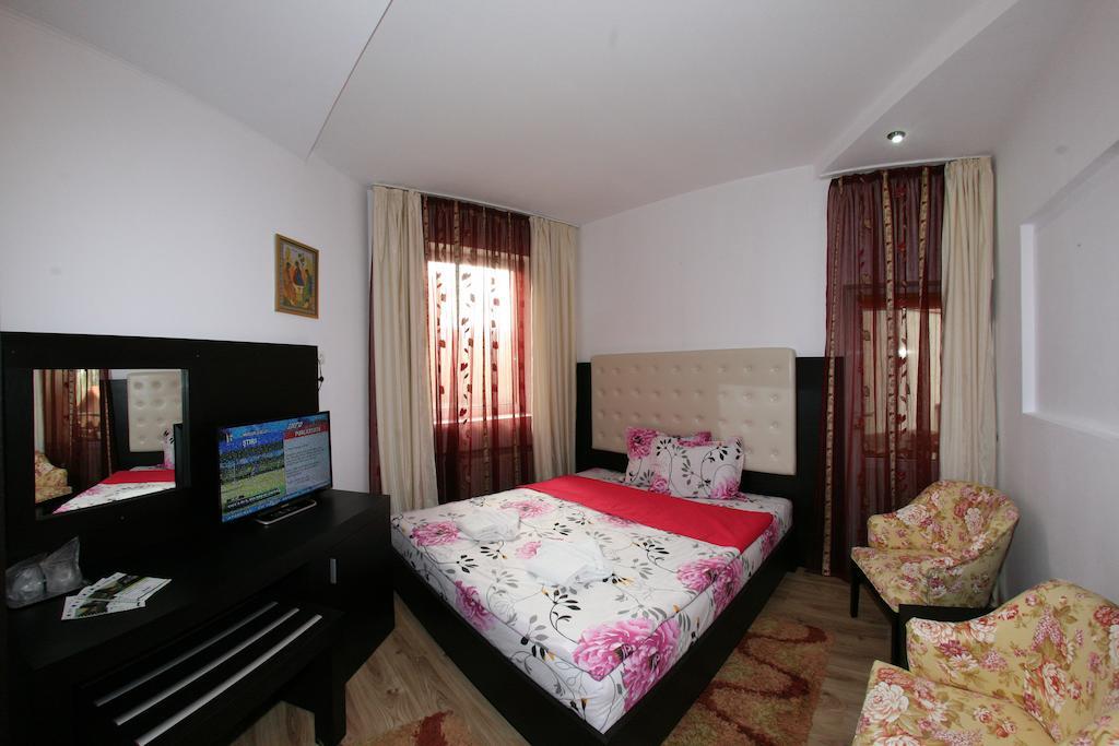Pensiunea El Plazza Baile Herculane Bilik gambar
