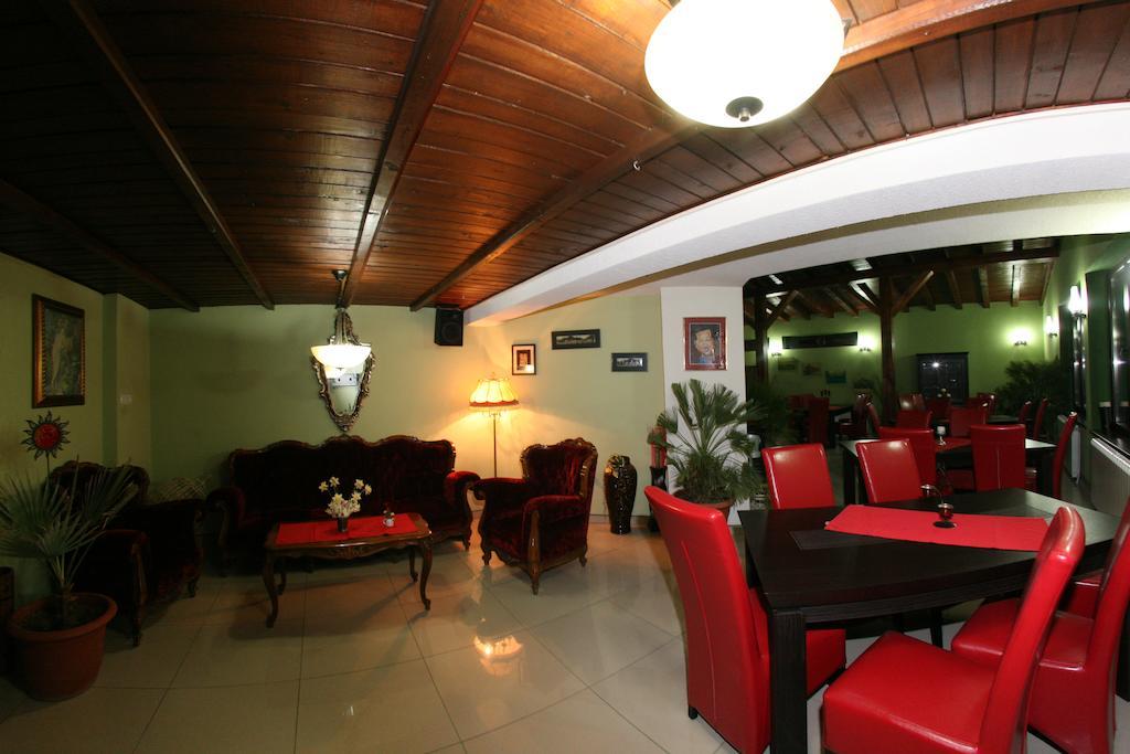 Pensiunea El Plazza Baile Herculane Luaran gambar