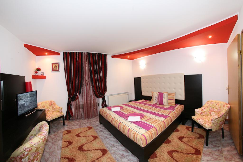 Pensiunea El Plazza Baile Herculane Bilik gambar