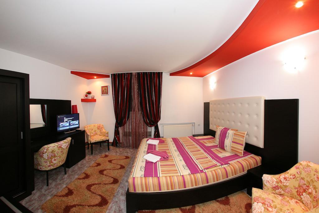 Pensiunea El Plazza Baile Herculane Bilik gambar