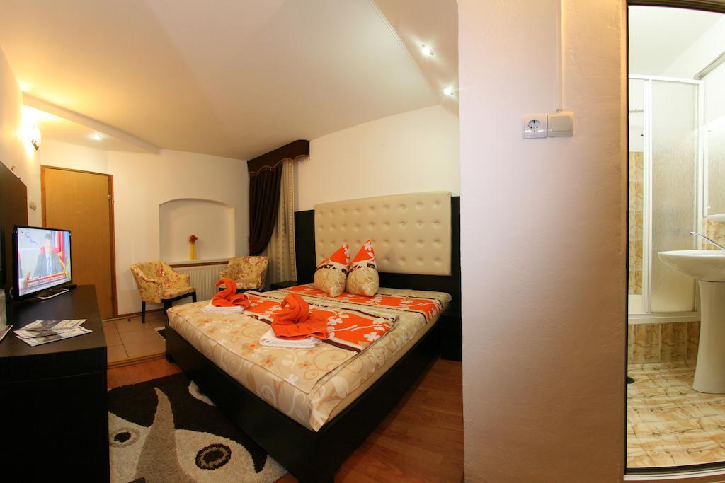 Pensiunea El Plazza Baile Herculane Luaran gambar