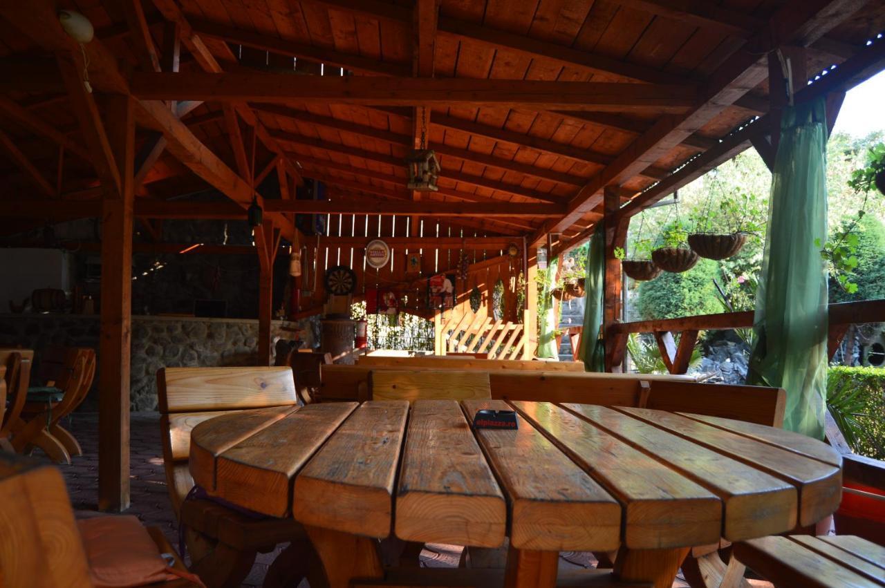 Pensiunea El Plazza Baile Herculane Luaran gambar